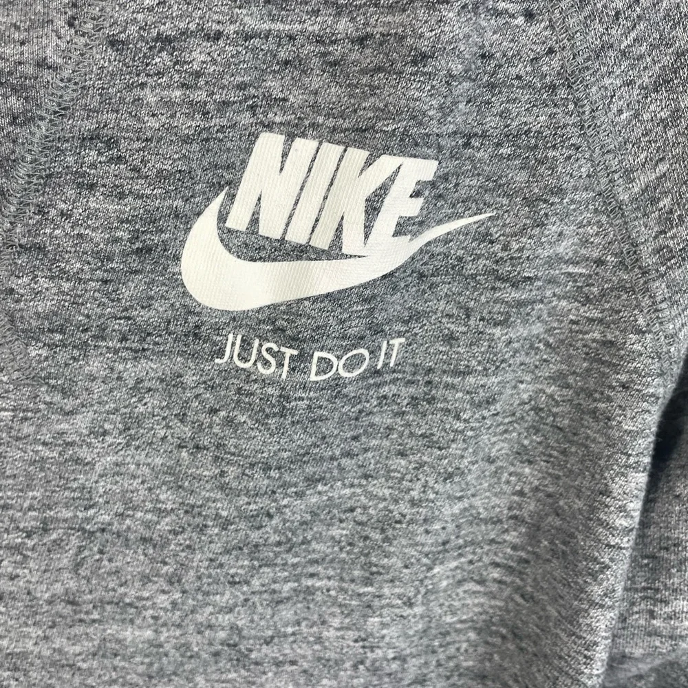 Nike Women's Gray Nike Logo Crewneck Thin Sweatshirt Size Small Women’s GUC - Picture 4 of 8